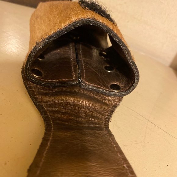 Beautiful cowhide and jeweled bezel case. - Picture 3 of 3